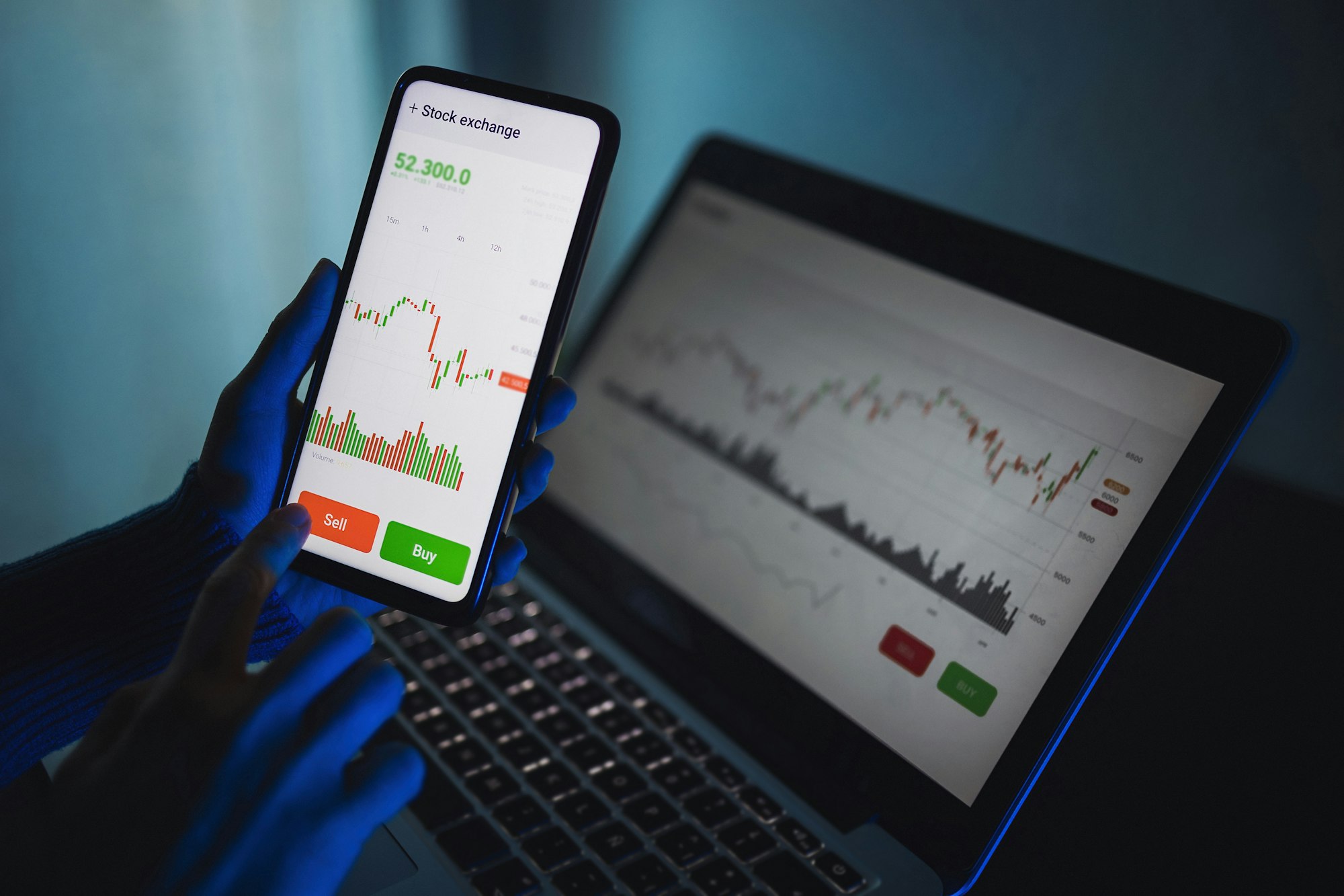 Forex trader using crypto exchange app for investment and stock market analysis